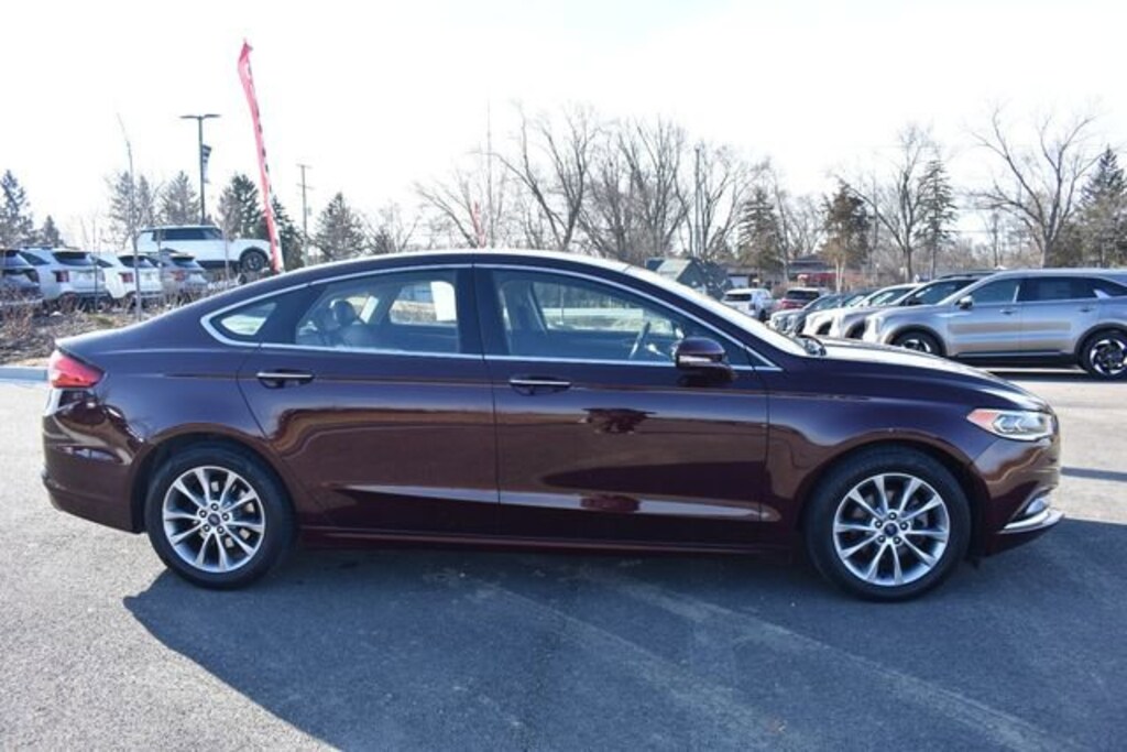 Used 2017 Ford Fusion SE Sedan