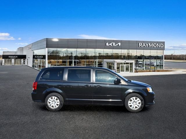 Used 2017 Dodge Grand Caravan SE with VIN 2C4RDGBG8HR756188 for sale in Antioch, IL