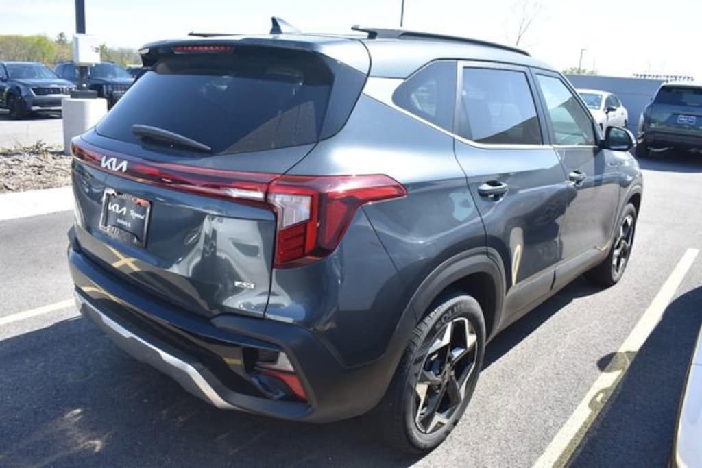 Used 2024 Kia Seltos EX SUV