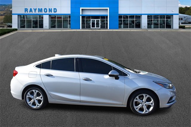 2017 Chevrolet Cruze Premier photo 2