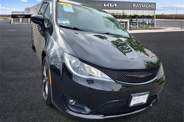 Used 2018 Chrysler Pacifica Touring Plus with VIN 2C4RC1FG8JR315757 for sale in Antioch, IL