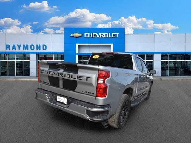 2024 Chevrolet Silverado 1500 Custom - Photo 3