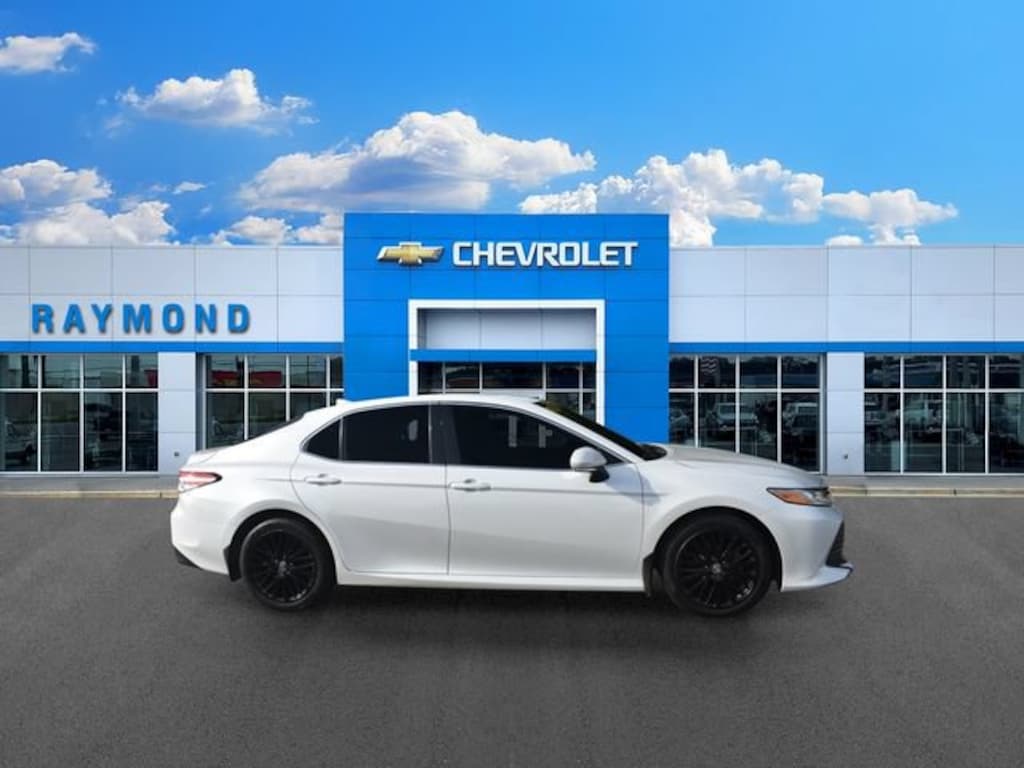 Used 2020 Toyota Camry XLE Sedan