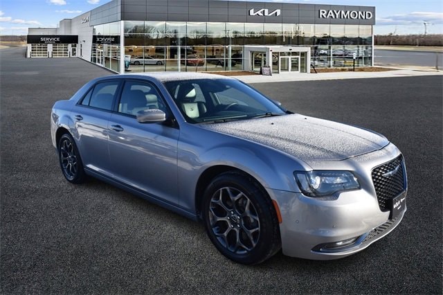 2018 Chrysler 300 S's photo