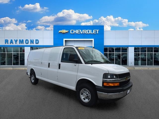 2025 Chevrolet Express 2500 Extended Work Van HD's photo