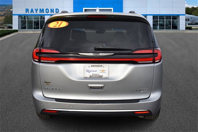 2021 Chrysler Pacifica Limited photo 3