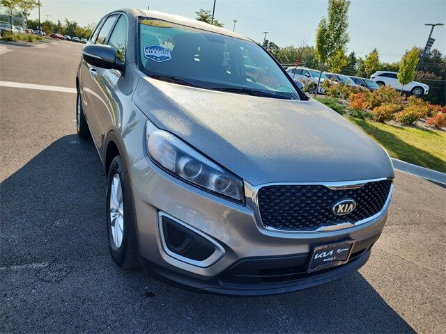 2017 Kia Sorento L photo 2