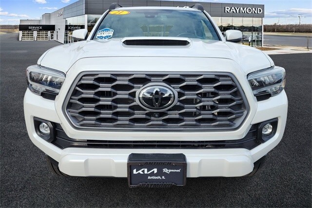 2021 Toyota Tacoma TRD Sport photo 3