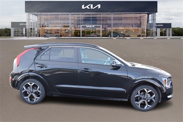 2025 Kia Niro EX Touring photo 2