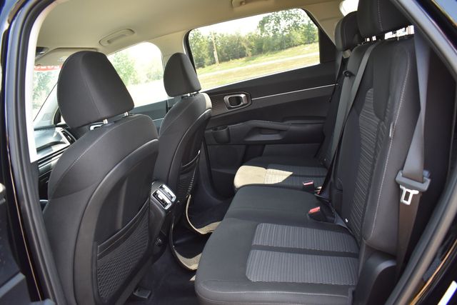 2025 Kia Sorento LX - Photo 17