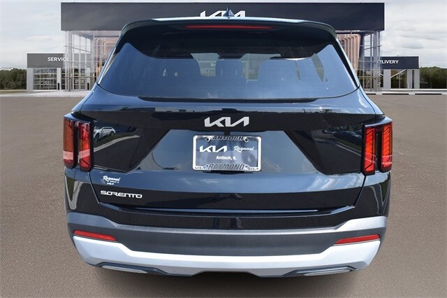 2025 Kia Sorento LX photo 4