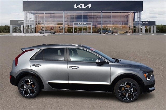 2025 Kia Niro EX Touring photo 2