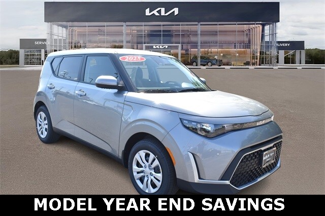 2025 Kia Soul LX's photo