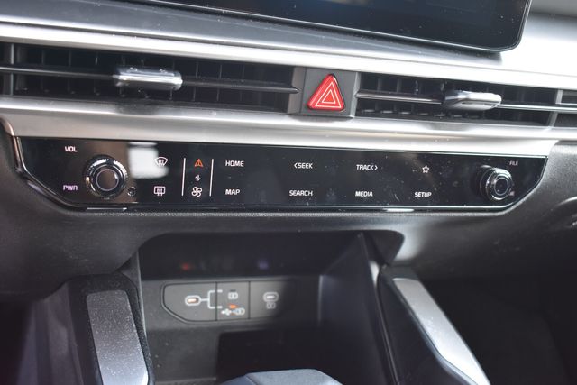 2025 Kia Sorento LX - Photo 26