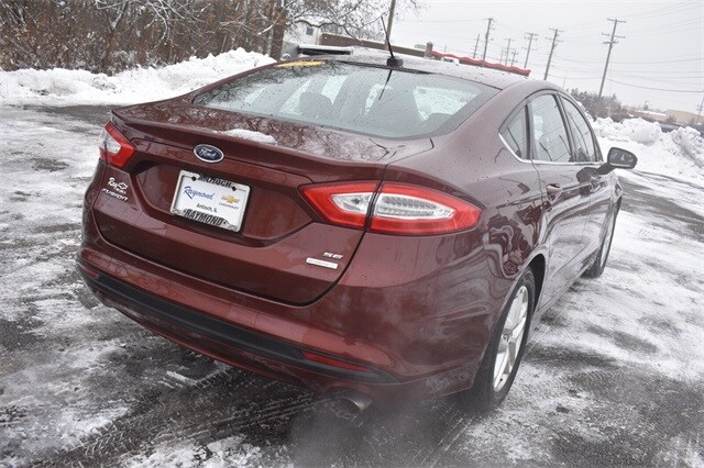 2015 Ford Fusion SE photo 3
