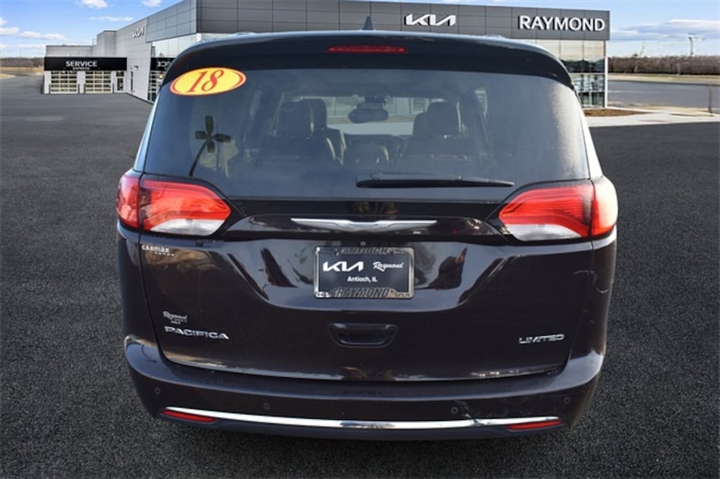 Used 2018 Chrysler Pacifica Limited Minivan/Van