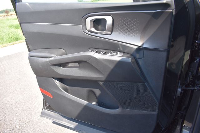 2025 Kia Sorento LX - Photo 29