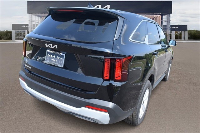 2025 Kia Sorento LX photo 3