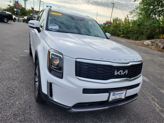 2022 Kia Telluride S photo 2