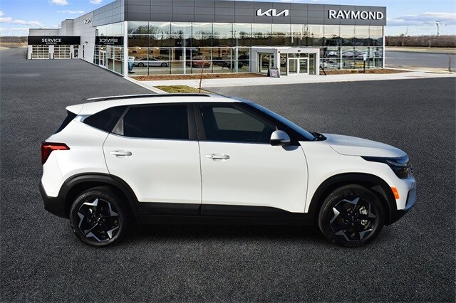 2024 Kia Seltos EX photo 2