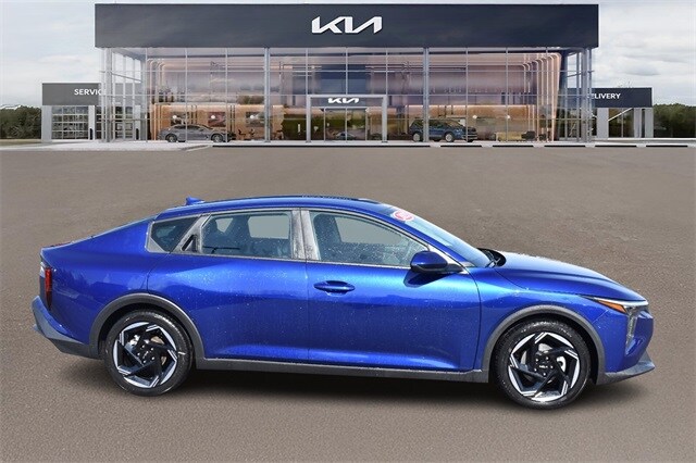 2025 Kia K4 EX photo 2