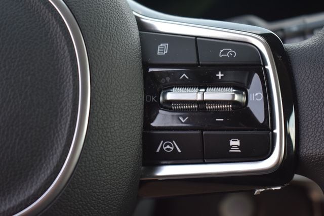 2025 Kia Sorento LX - Photo 23