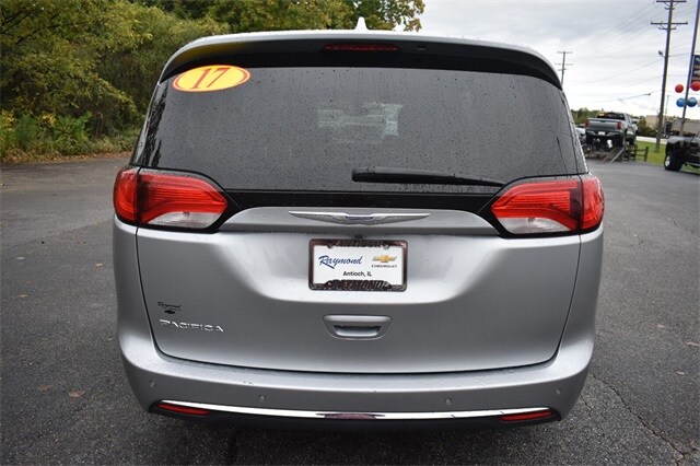 2018 Chrysler Pacifica Touring Plus photo 4