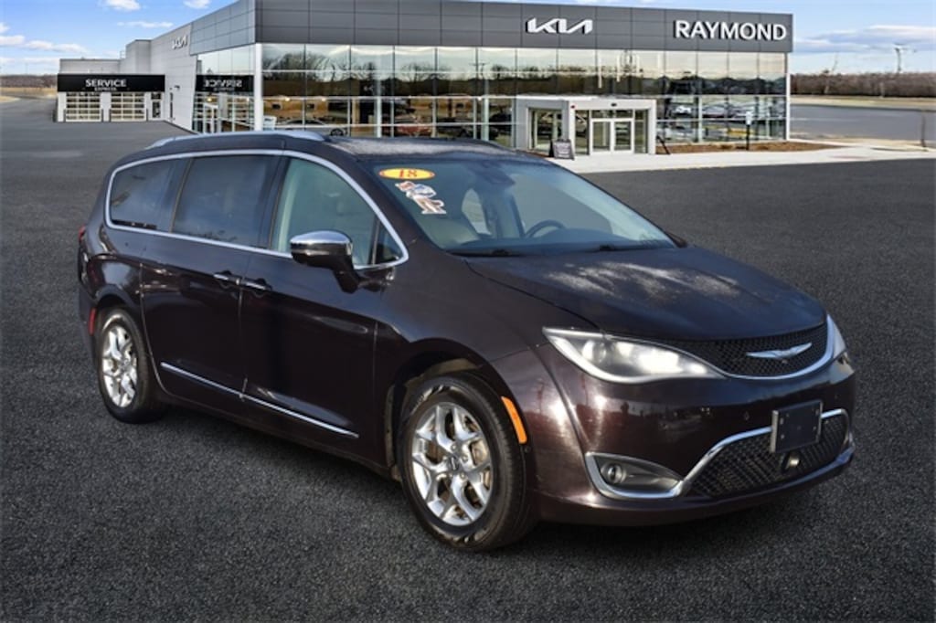 Used 2018 Chrysler Pacifica Limited Minivan/Van