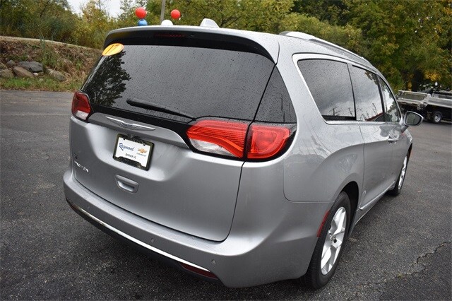 2018 Chrysler Pacifica Touring Plus photo 3