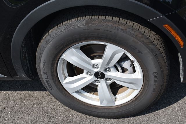 2025 Kia Sorento LX - Photo 12
