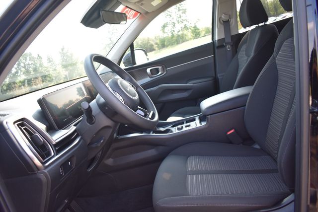2025 Kia Sorento LX - Photo 20