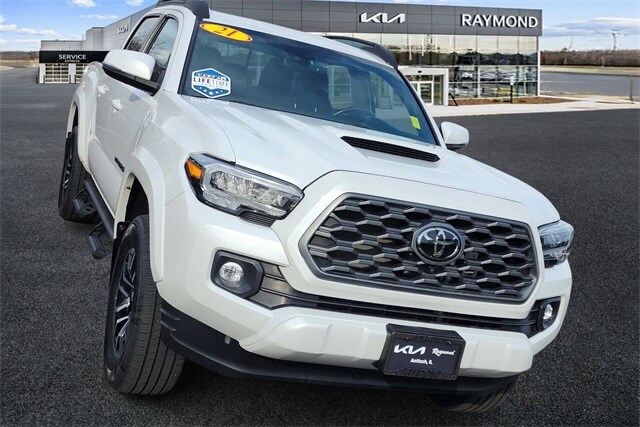 2021 Toyota Tacoma TRD Sport photo 2