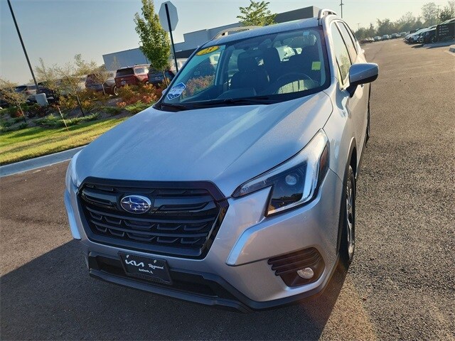 2023 Subaru Forester Premium photo 4