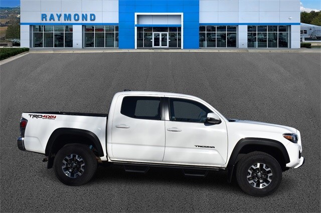 2021 Toyota Tacoma TRD photo 2