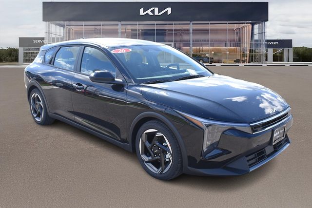 2026 Kia K4 EX AT Hatchback's photo