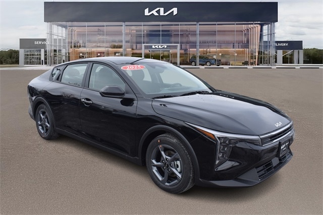 2025 Kia K4 LXS's photo