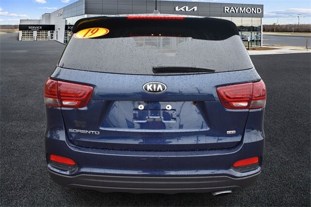 2019 Kia Sorento LX photo 3