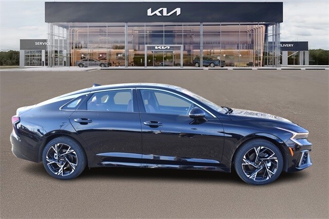 2025 Kia K5 GT-Line photo 2