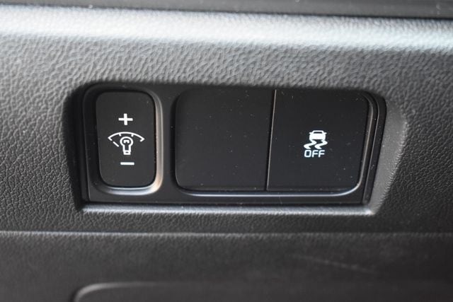 2025 Kia Sorento LX - Photo 21