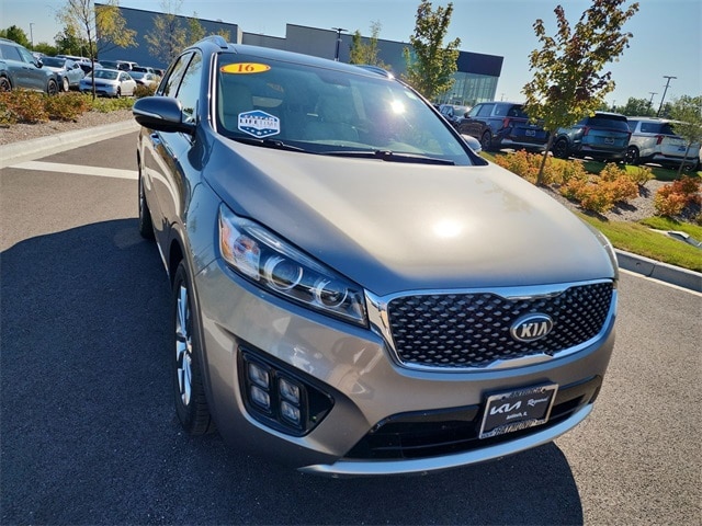 Used 2016 Kia Sorento Limited with VIN 5XYPKDA54GG013705 for sale in Antioch, IL