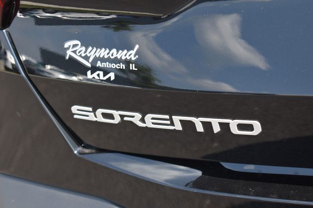 2025 Kia Sorento LX - Photo 15