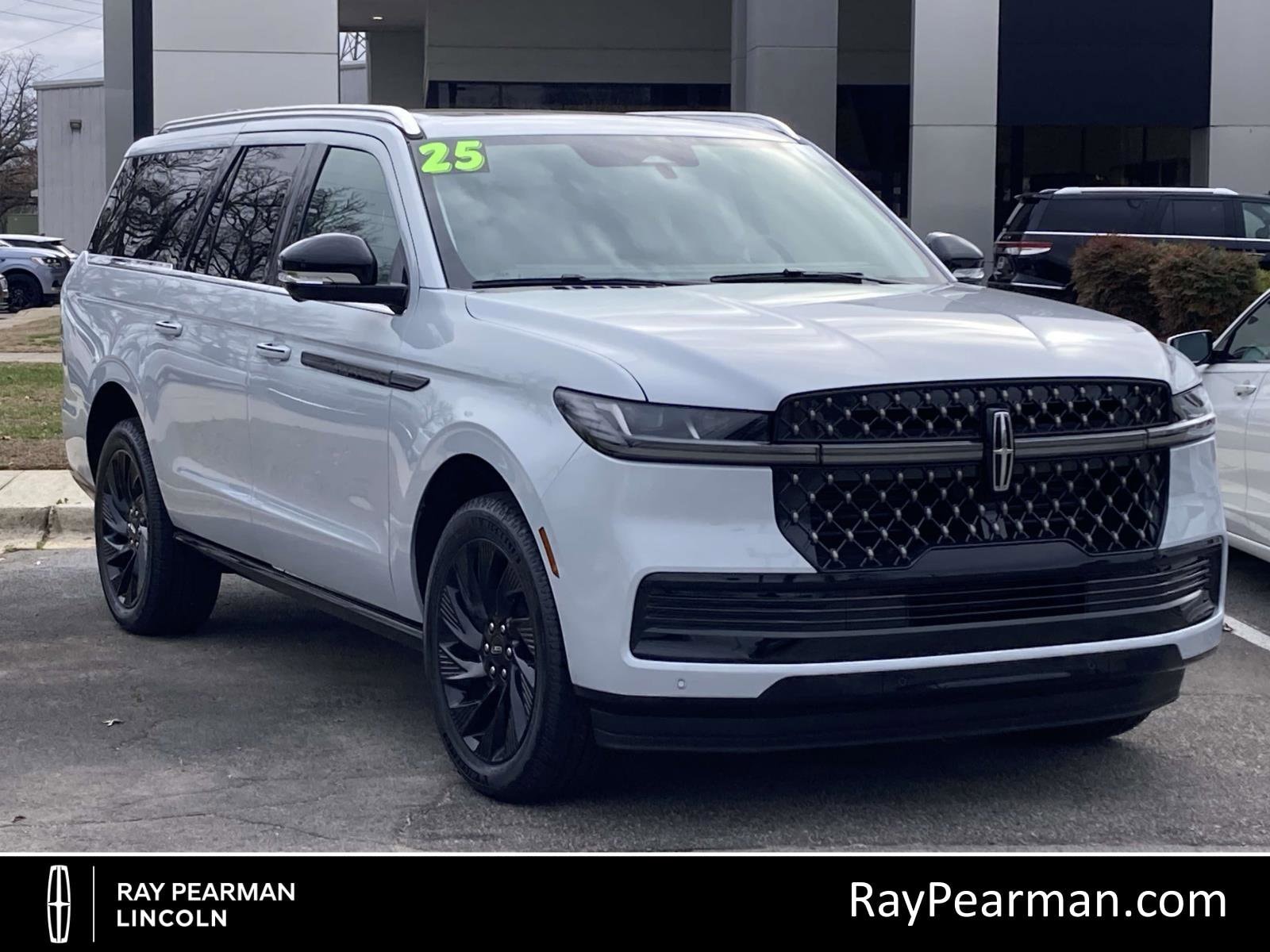 2025 Lincoln Navigator Black Label L's photo