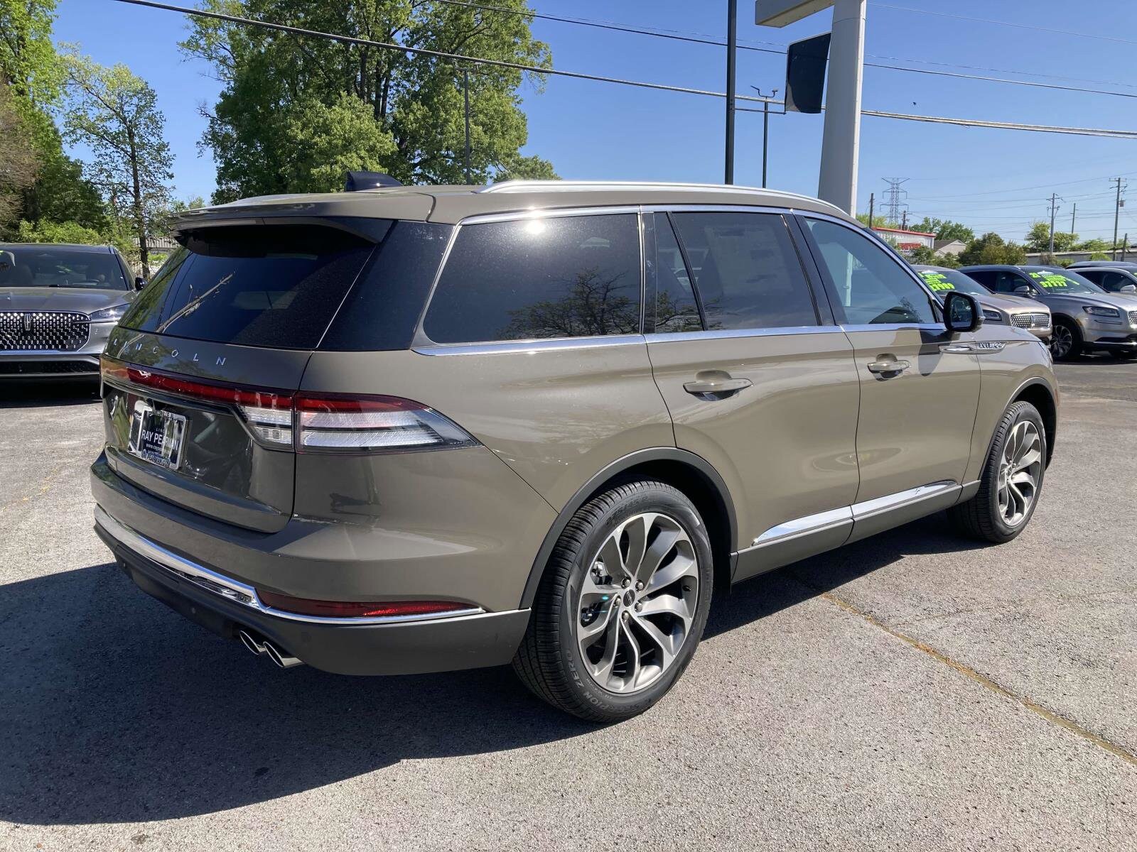 2025 Lincoln Aviator Reserve photo 2