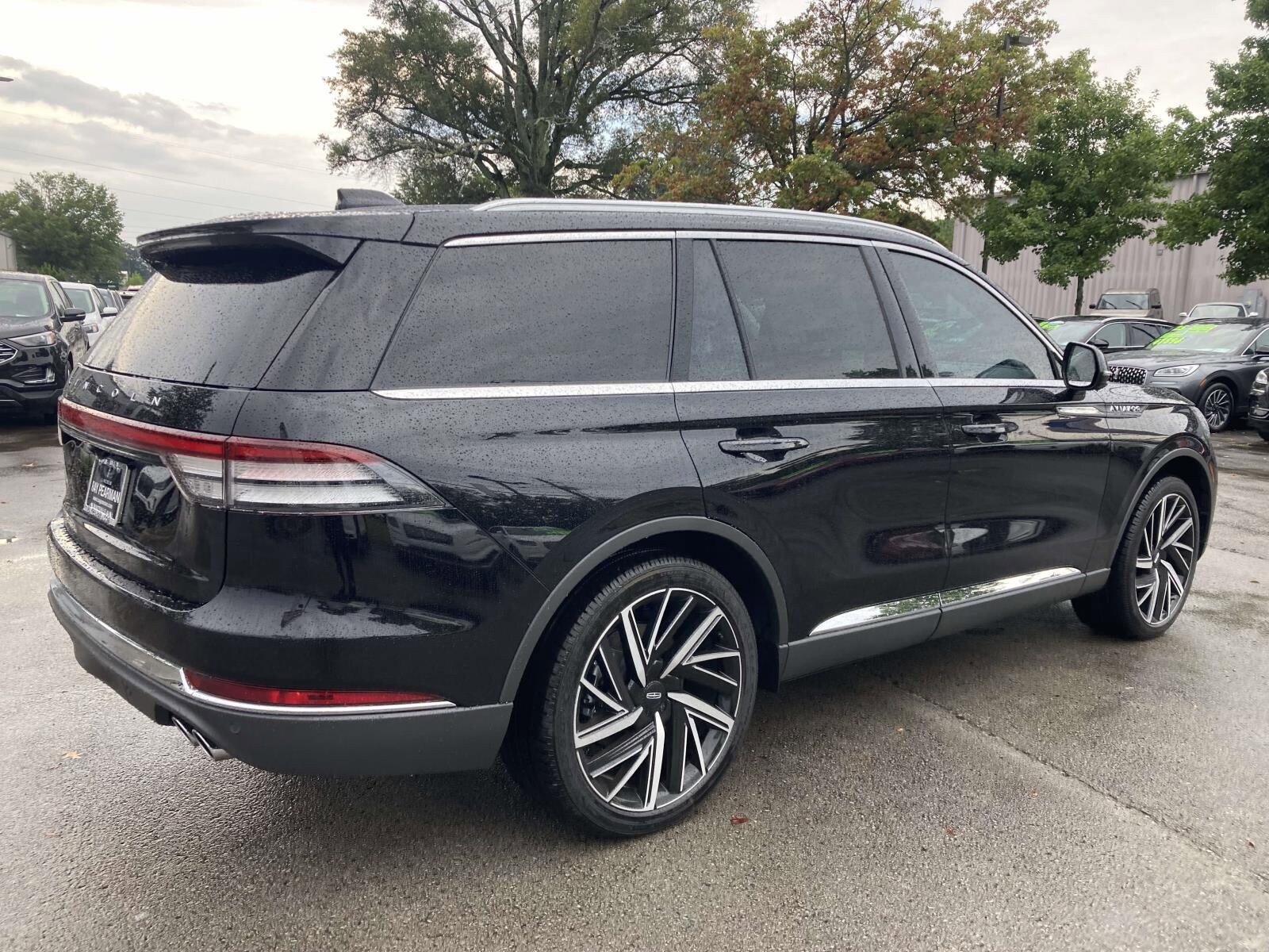 2025 Lincoln Aviator Reserve photo 2