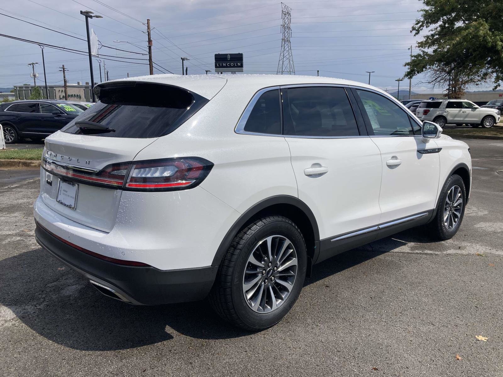 2022 Lincoln Nautilus Standard photo 3