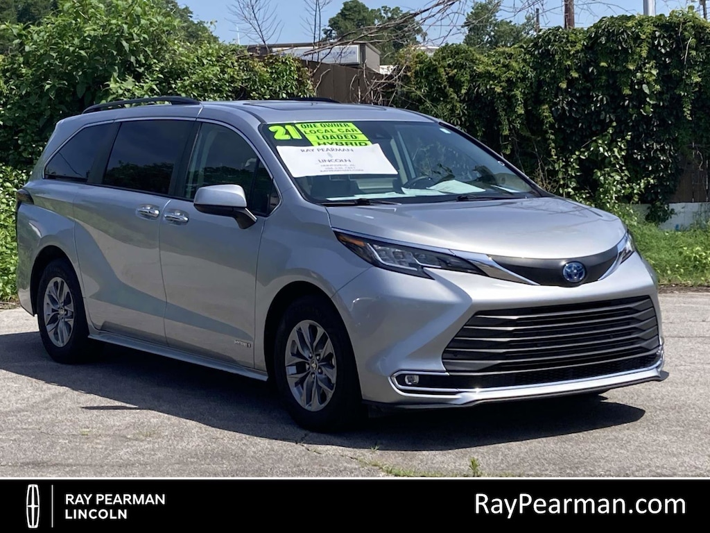Used 2021 Toyota Sienna XLE Van