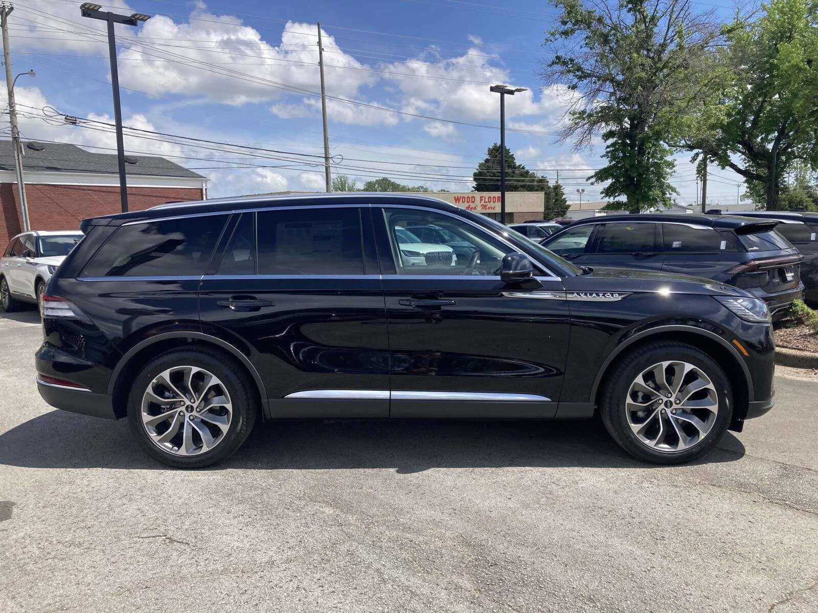 2025 Lincoln Aviator Premiere photo 2