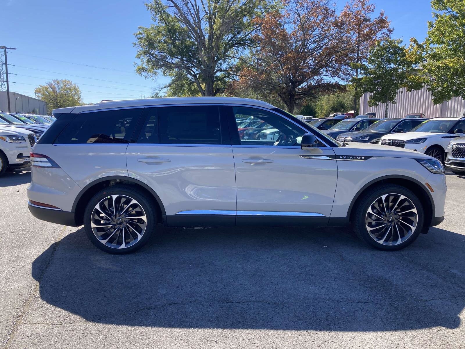 2025 Lincoln Aviator Reserve photo 2