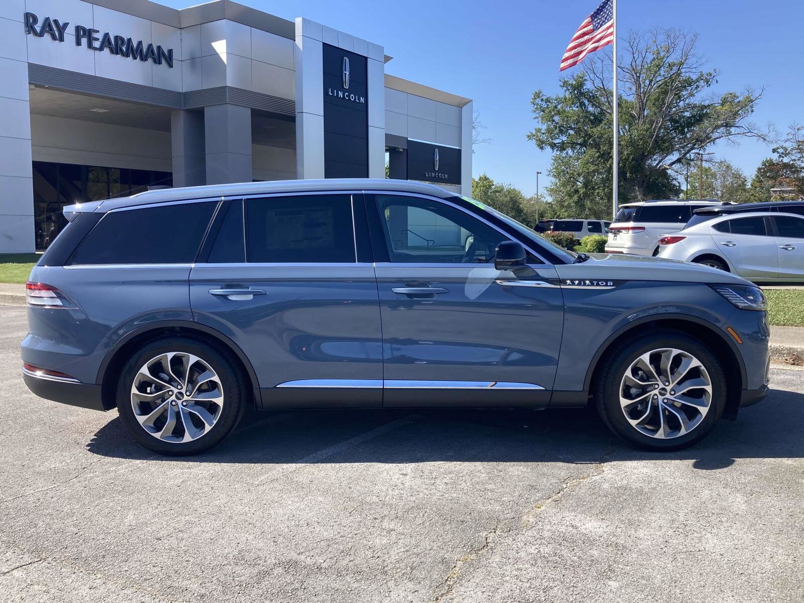 2025 Lincoln Aviator Reserve photo 2