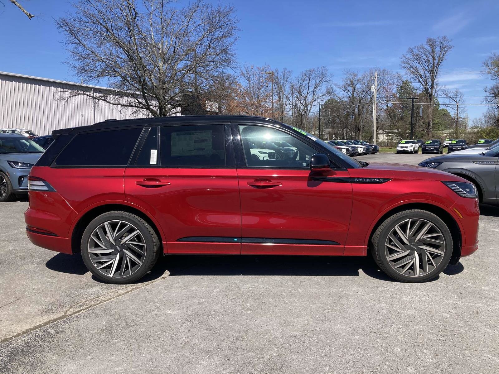 2025 Lincoln Aviator Black Label photo 2